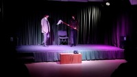 Годо не пришёл, но "Подмостки" — да! Как мы смеялись, стыдились и задумывались на чтецком вечере "Театральный чулан"