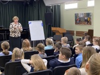 13 марта в Троицком Доме учёных ученики 1 «Г» класса Троицкой Гимназии № 5 встретились с артистами «Детской филармонии» Троицкой детской школы искусств, и этот вечер стал не только знакомством с миром музыки, но и искренним праздником творчества.