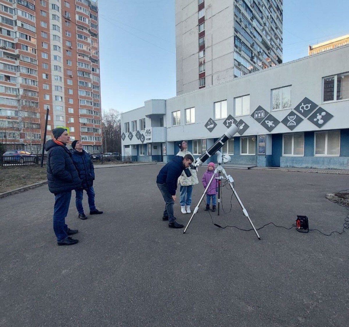 9 марта наблюдали в телескоп Дома учёных