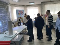 Наука на кончиках пальцев: как ребята из Львовской школы познавали физику давления в Троицке