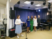 25 мая в стенах Троицкого Дома учёных преподаватели ДШИ поздравляли своих учеников с окончанием музыкальной школы...