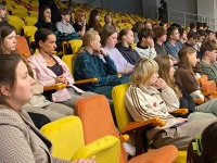 Погружение в материалы будущего: лекция о перовскитах в гимназии Пушкова.