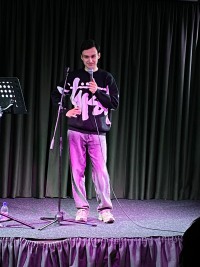 Смех, аплодисменты и море позитива: вечер с Сергеем Галаховым в Доме учёных