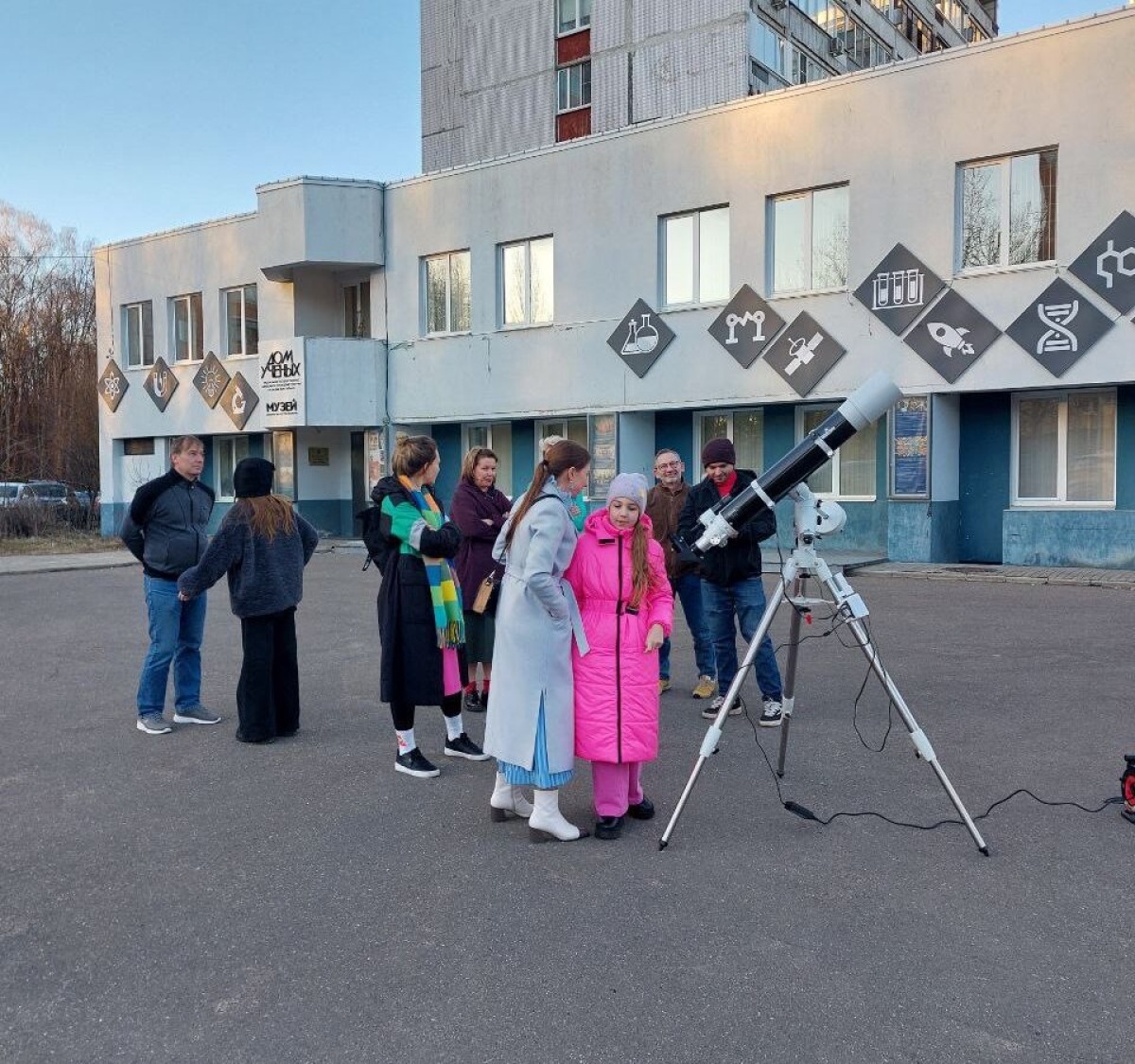 9 марта наблюдали в телескоп Дома учёных