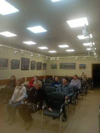 Слова острее шпаги, любовь сильнее страха: как «Сирано де Бержерак» объединил зал в Троицком Доме учёных