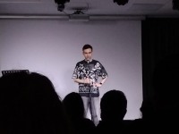 Открытый микрофон в Троицке: вечер стендапа, который заставил смеяться до слёз