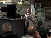 Весна, Победа и рифмы: В Троицком Доме ученых вспоминали родных, читали стихи и пели всем залом