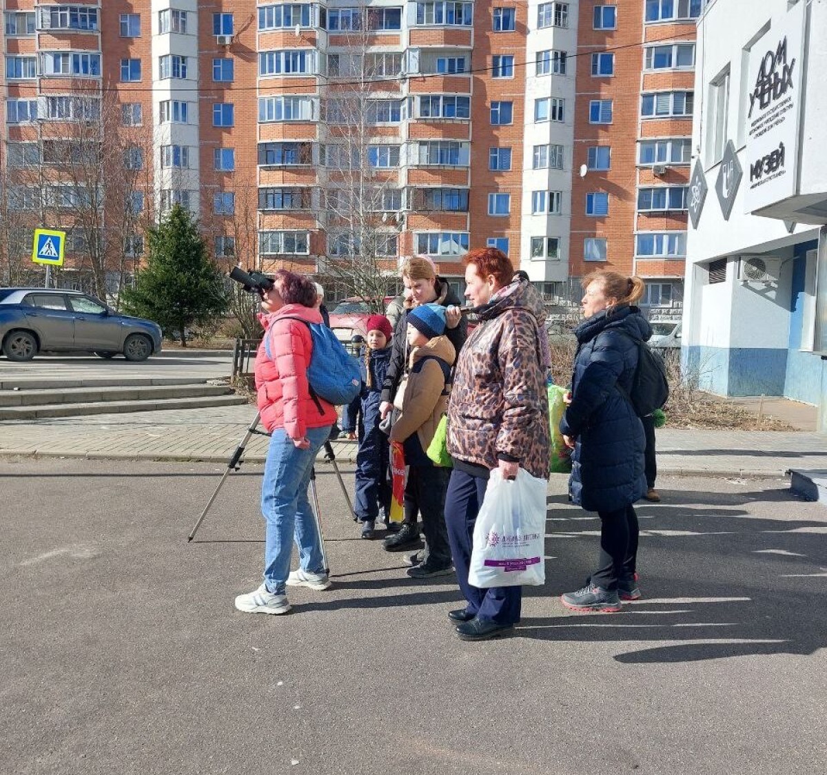 9 марта наблюдали в телескоп Дома учёных