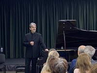 «Окно времени» распахнулось: музыкальное путешествие с Михаилом Дубовым