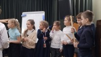 13 марта в Троицком Доме учёных ученики 1 «Г» класса Троицкой Гимназии № 5 встретились с артистами «Детской филармонии» Троицкой детской школы искусств, и этот вечер стал не только знакомством с миром музыки, но и искренним праздником творчества.