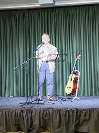 «Вечные ценности» в ритме стихов и гитарных струн: как прошёл вечер «Сферы»