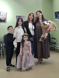 Материнство крупным планом: как Екатерина Стрельникова покорила Дом ученых