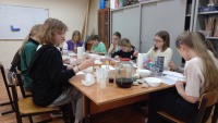 22 мая сотрудник Дома учёных Светлана Баландина провела мастер-класс по приготовлению красок из пищевых продуктов и рисованию ими