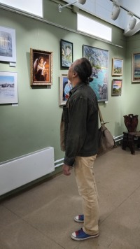 Симфония красок и звуков: вернисаж мастерской Андрея Ликучёва в Троицком Доме учёных.