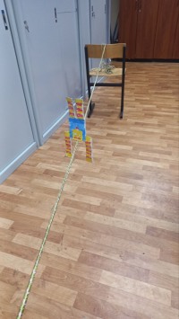 На следующем занятии в Доме учёных 8 октября Яна Надольская научила малышей делать балансирующие игрушки