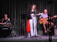 Когда песни попадают прямо в душу: честный вечер с Вероникой Ром и «Улицей Солнечной»