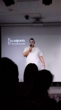 Спектакль, который перевернул зал. В прямом и переносном смысле