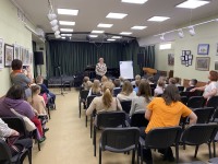 13 марта в Троицком Доме учёных ученики 1 «Г» класса Троицкой Гимназии № 5 встретились с артистами «Детской филармонии» Троицкой детской школы искусств, и этот вечер стал не только знакомством с миром музыки, но и искренним праздником творчества.