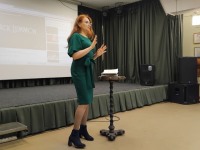 Чикагские музыканты, бандитская перестрелка и любвеобильная солистка: воскресный киновечер