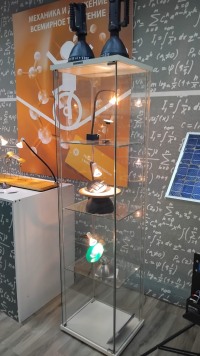 Физика, которую можно потрогать: как прошла экскурсия в "Физическую кунсткамеру"