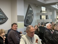 Весна, Победа и рифмы: В Троицком Доме ученых вспоминали родных, читали стихи и пели всем залом