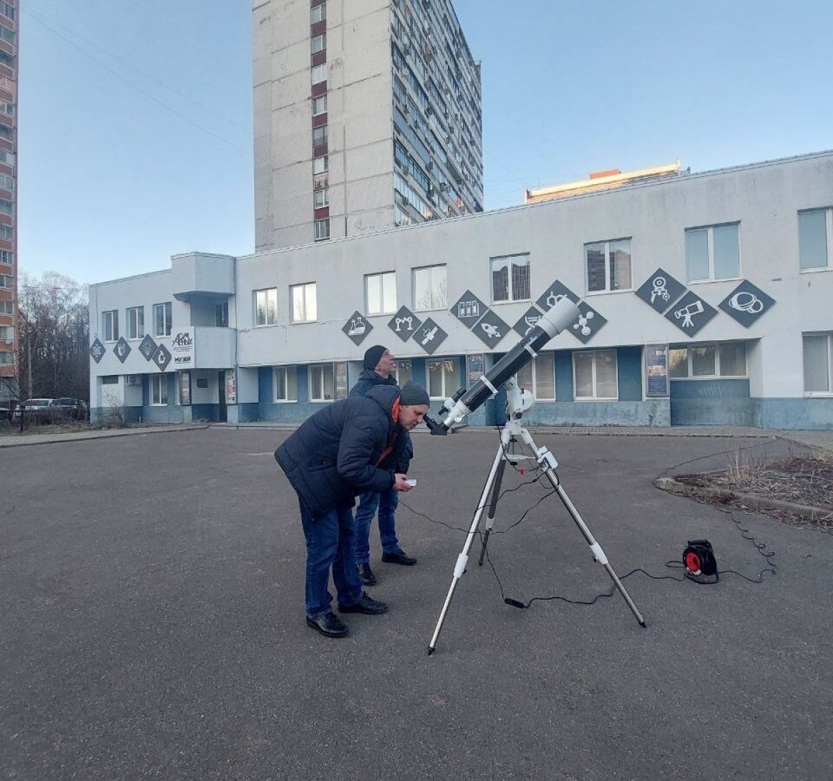 9 марта наблюдали в телескоп Дома учёных