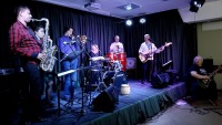 Встретили лето с огоньком: Концерт Rockin'Dad в Доме ученых