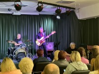 Гитара, саксофон и огонь: как Rockin'Dad заставил зал забыть про осень