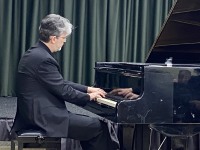 «Окно времени» распахнулось: музыкальное путешествие с Михаилом Дубовым