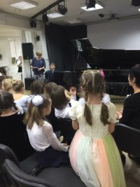 11 декабря прошел праздник первоклассников.  Учащиеся фортепианного, хорового, народного и духового отделений ДШИ подарили концерт  "Первые шаги".