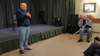 Не вернисаж, а творческий акт: Живой диалог и розыгрыш картин в Троицком Доме ученых РАН