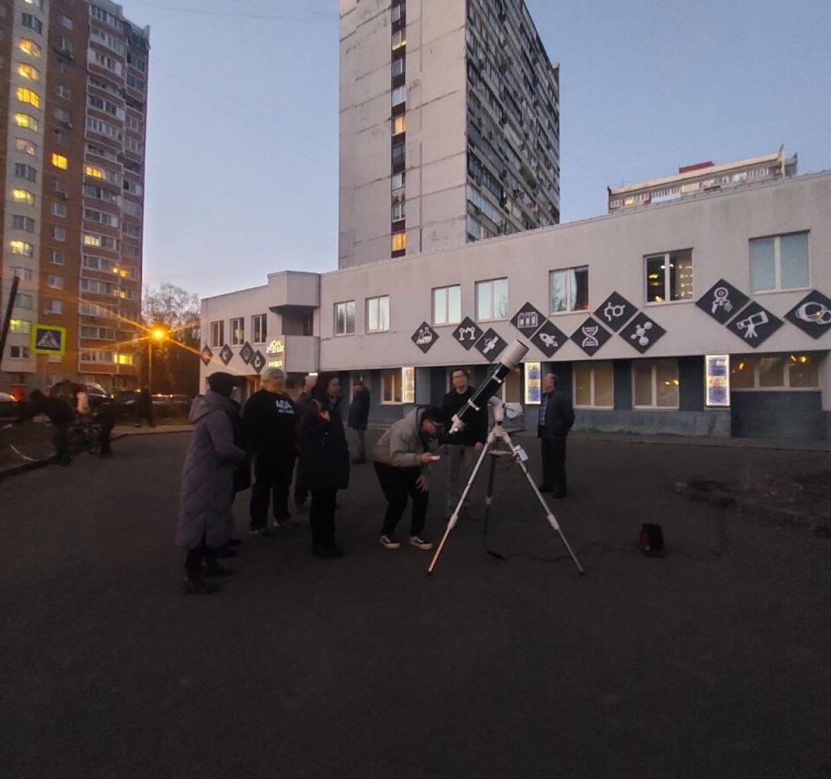 9 марта наблюдали в телескоп Дома учёных