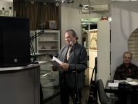Весна, Победа и рифмы: В Троицком Доме ученых вспоминали родных, читали стихи и пели всем залом