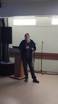 Комедия в деталях: как в Троицке смотрели и обсуждали «Оскара» Сталлоне.