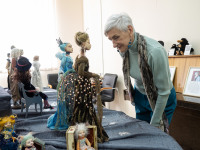 Открытие выставки «Не просто куклы», организованной в Троицком Доме учёных, прошло с аншлагом