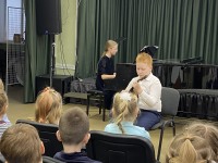 13 марта в Троицком Доме учёных ученики 1 «Г» класса Троицкой Гимназии № 5 встретились с артистами «Детской филармонии» Троицкой детской школы искусств, и этот вечер стал не только знакомством с миром музыки, но и искренним праздником творчества.