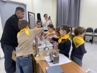 Физика и музыка: как хранители кунсткамеры влюбили ребят в науку