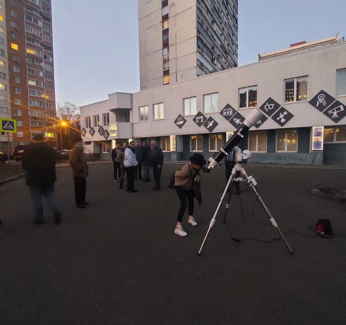 9 марта наблюдали в телескоп Дома учёных