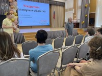Не за облаками, а рядом: как Сергей Гаврилов рассказал школьникам Троицка об ускорителях