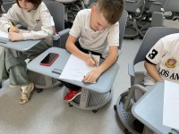 Краски настроения: как с помощью цветных карандашей ученики гимназии рассказали о себе больше, чем могли словами