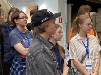 Увидеть частицу-призрак: как школьники из «Траектории» познакомились с уникальной установкой «Троицк ню-масс»