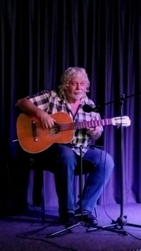 Симфония красок и звуков: вернисаж мастерской Андрея Ликучёва в Троицком Доме учёных.