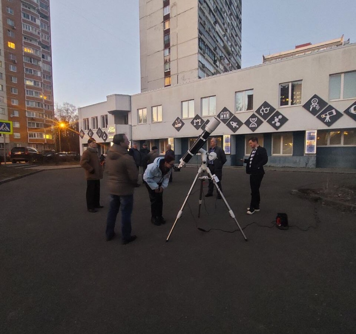 9 марта наблюдали в телескоп Дома учёных