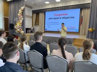 Не за облаками, а рядом: как Сергей Гаврилов рассказал школьникам Троицка об ускорителях