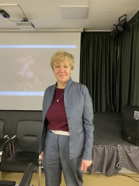 Искры детского Рождества: как прошла традиционная рождественская художественная выставка в Доме учёных