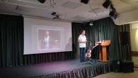Струны и звёзды: Руслан Хотомлянский провёл космический диалог в Доме учёных