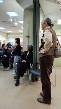 Не вернисаж, а творческий акт: Живой диалог и розыгрыш картин в Троицком Доме ученых РАН