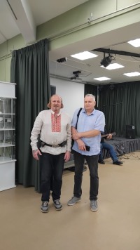 Симфония красок и звуков: вернисаж мастерской Андрея Ликучёва в Троицком Доме учёных.