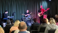 Гитара, саксофон и огонь: как Rockin'Dad заставил зал забыть про осень