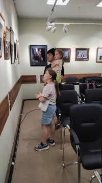 «Радость быть» в мелочах: открытие фотовыставки Юрия Зеленцова в Доме ученых